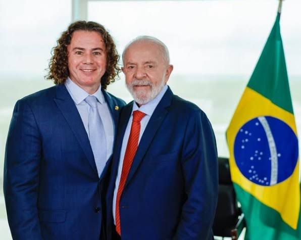 Veneziano agradece reinvindicação atendida por Lula e Jader de mais mil casas do Minha Casa, Minha Vida que beneficiará a Paraíba, num investimento de R$ 15 milhões