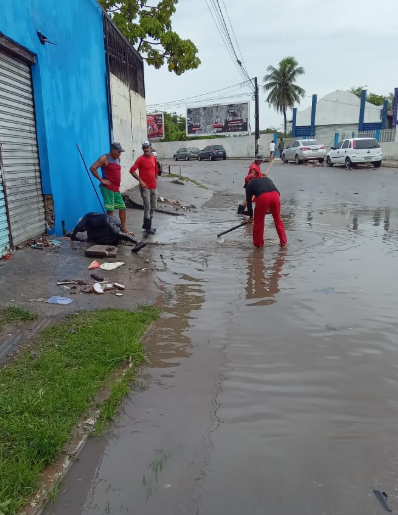 Confira as orientações sobre o descarte adequado de resíduos em período de chuvas para evitar alagamentos e enchentes