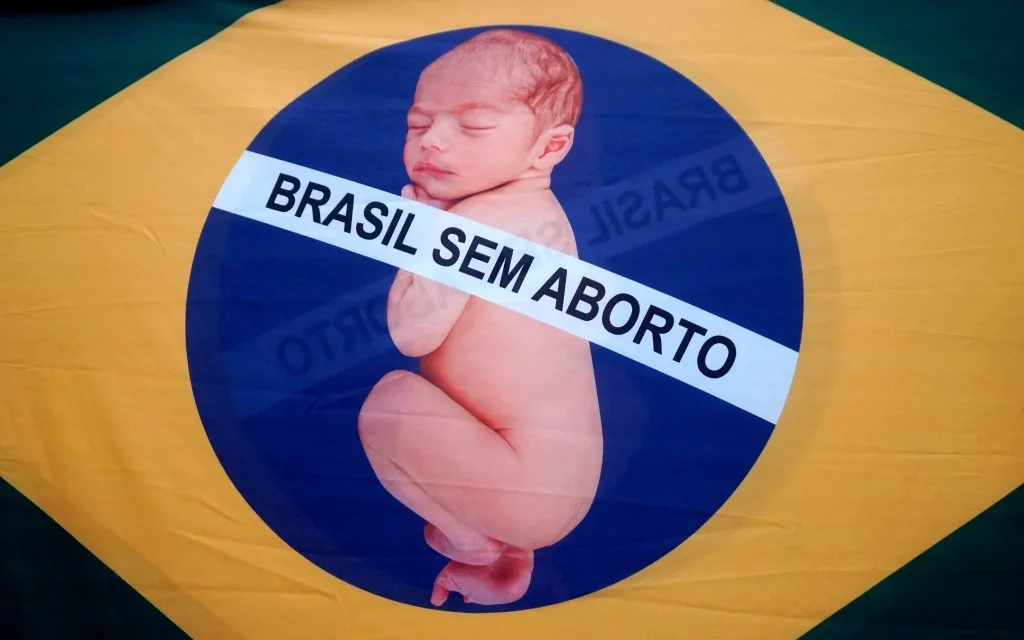 Dois em cada três brasileiros são contra a liberação do aborto no país, mostra pesquisa