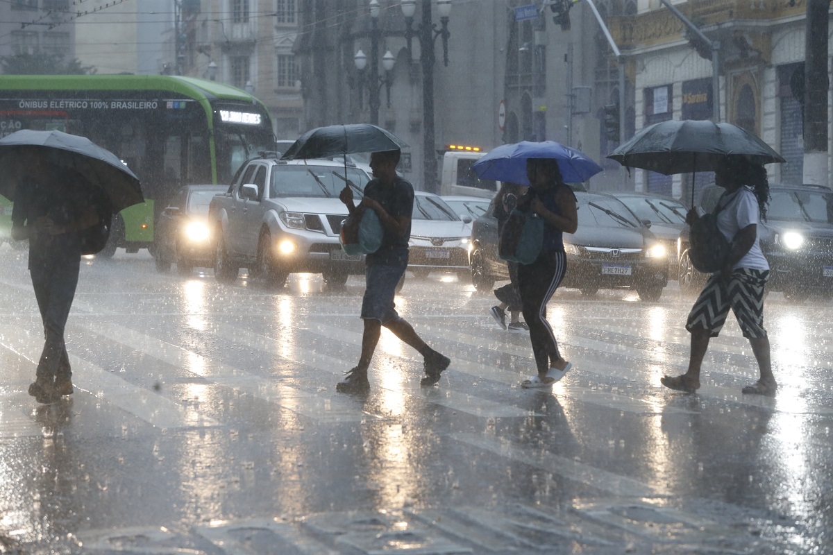 Inmet divulga alerta de chuvas intensas para JP e mais 59 cidades da Paraíba