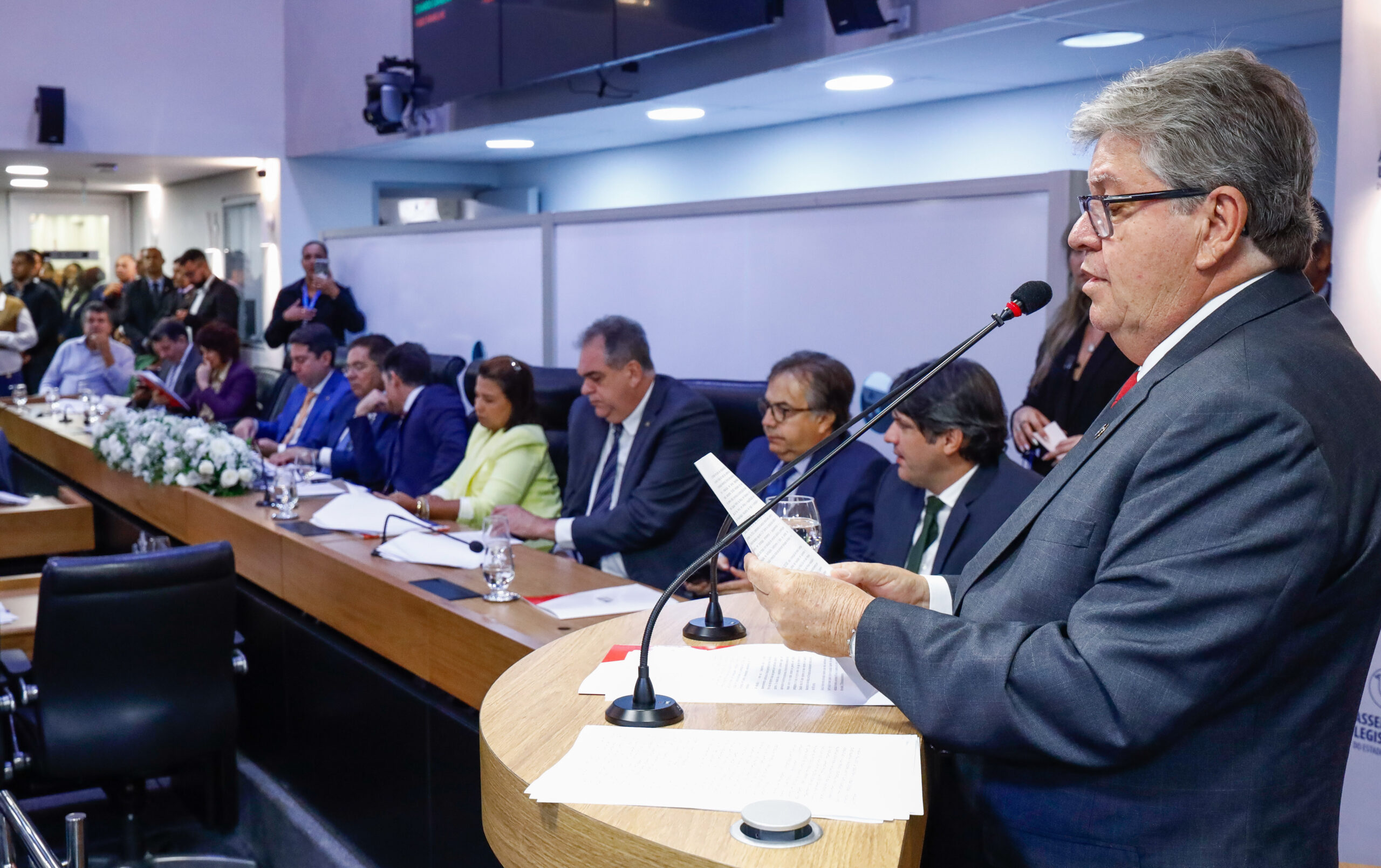 João Azevêdo anuncia na abertura dos trabalhos na AL a inauguração de diversas obras, além da expansão do programa “Tá na Mesa”