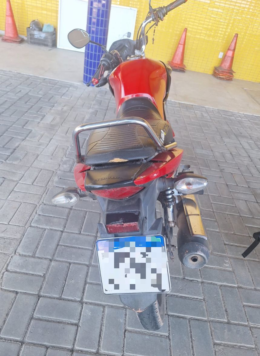 Mulher é detida pela PRF em Mamanguape com moto roubada em Pernambuco