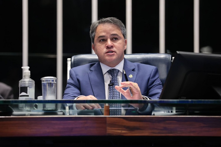 Senador Efraim Filho diz que defende revisão das penas no PL da Anistia para evitar injustiças