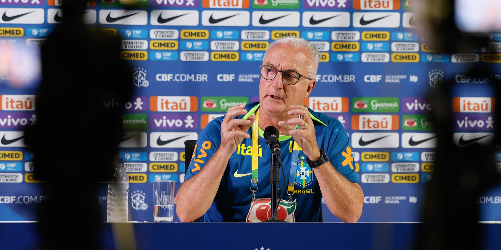 Dorival Júnior quer a seleção atuando bem independente do adversário