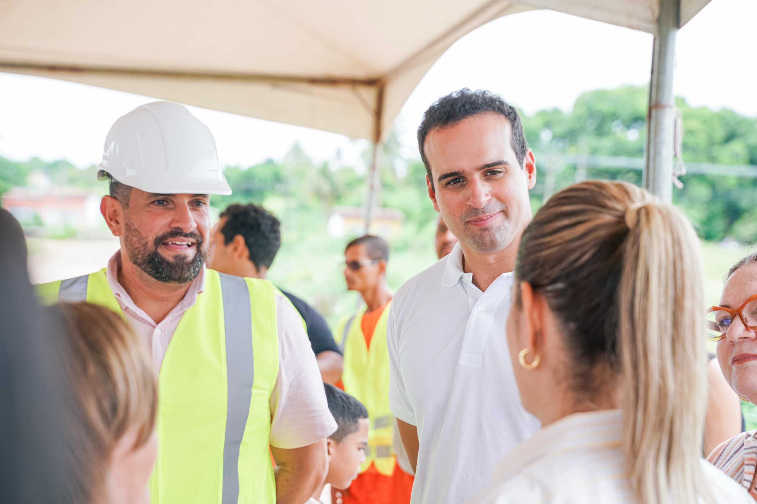 Governador em exercício inspeciona obras de infraestrutura, saúde e habitação em Mamanguape