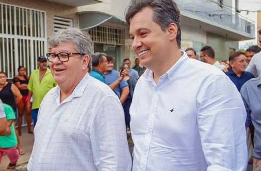 João Azevêdo cutuca aproximação política de Junior Araújo com Veneziano, mas aliado minimiza polêmica