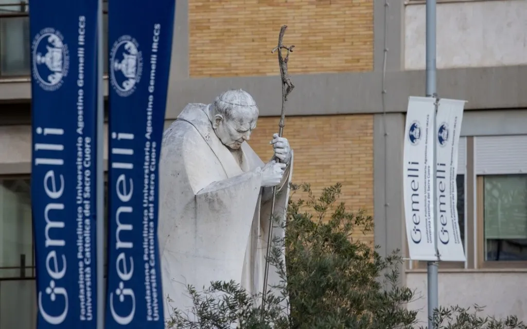 Papa Francisco passa “tranquilo” a sua 16ª noite no Hospital Gemelli