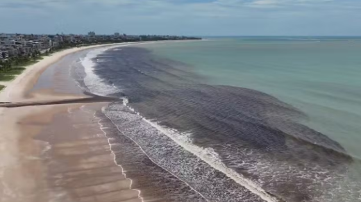 Sudema investiga despejo de água escura em praia de Intermares