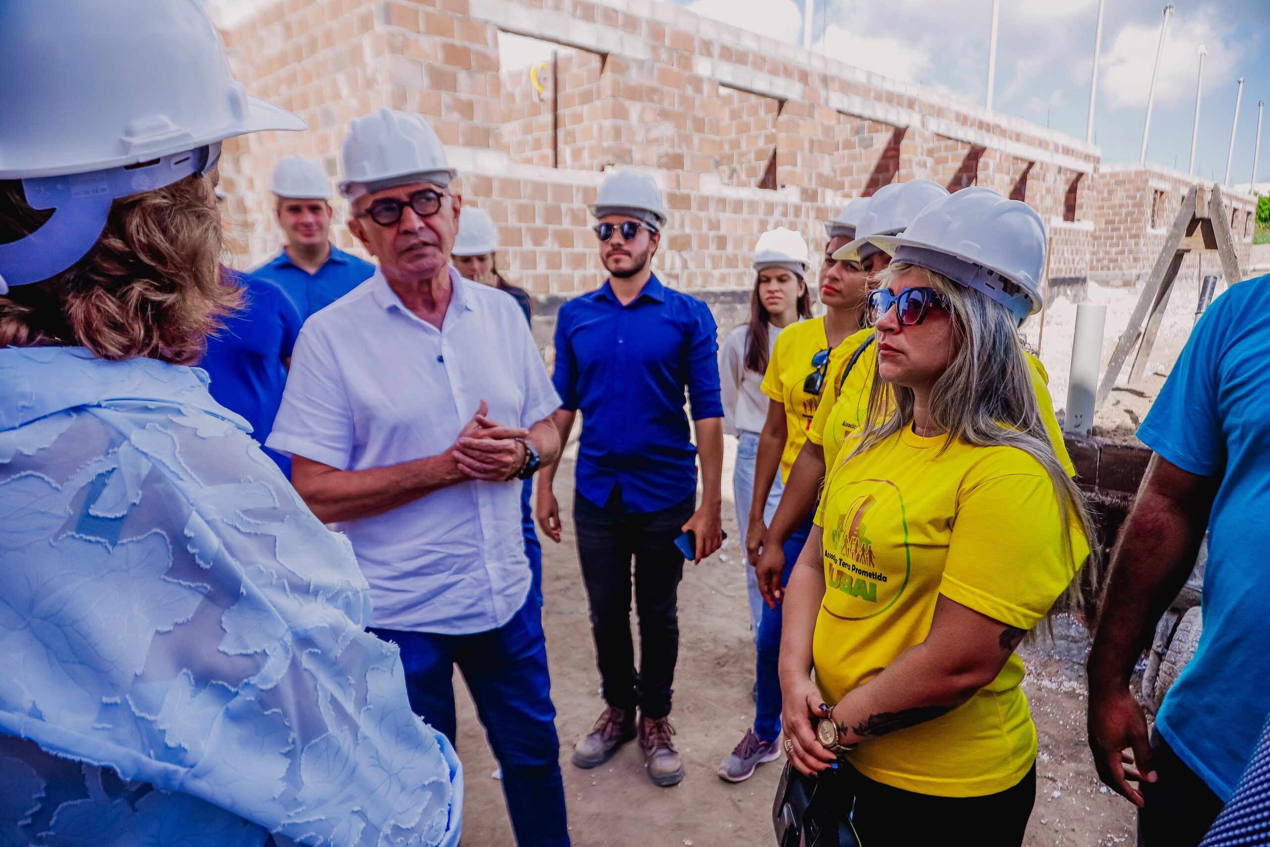 Cícero Lucena vistoria construção do Residencial Dubai e projeta entrega para março do próximo ano