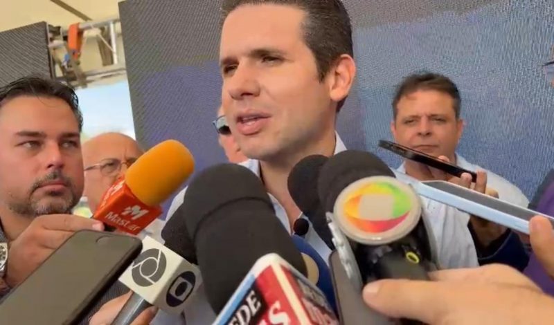 Gripe aviária no RS: Hugo Motta aciona ministro e detalha plano do governo para conter foco e preservar exportações