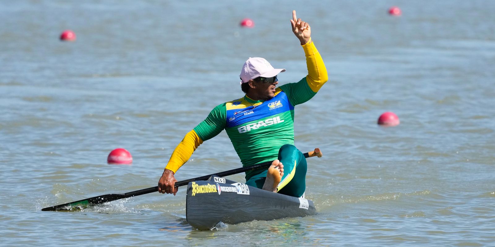 Isaquias Queiroz garante ouro na Copa do Mundo de canoagem velocidade