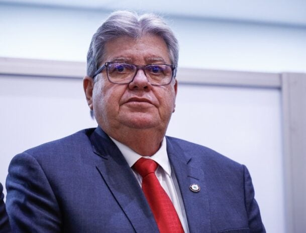 João Azevêdo discorda de Adriano e defende candidatura única da base governista para disputa ao Governo em 2026