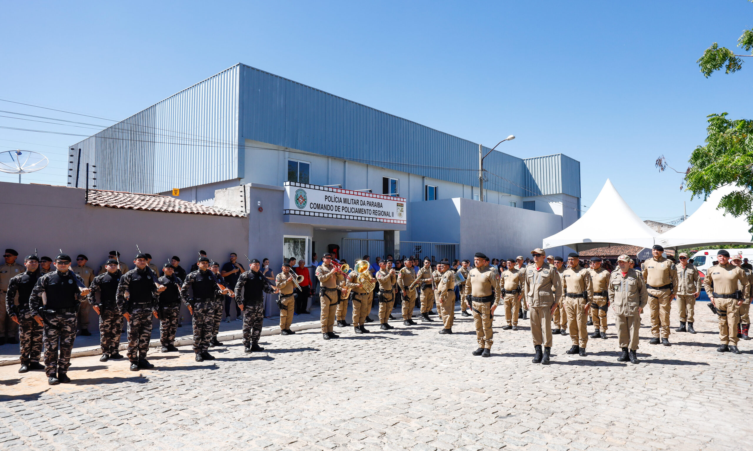 João Azevêdo entrega nova estrutura do Comando de Policiamento Regional II no Sertão