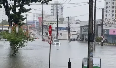 João Pessoa registra quase 70% da chuva de maio em dois dias e enfrenta caos
