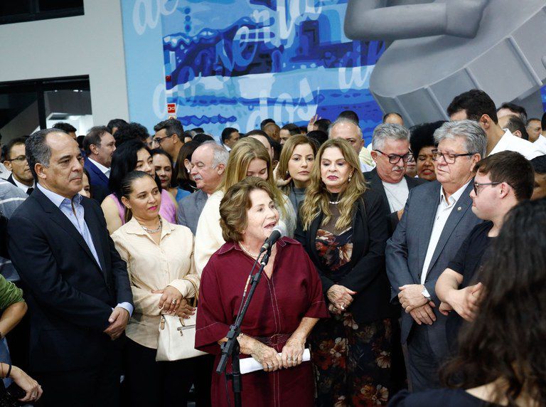 Nilda Gondim agradece a Adriano Galdino por colocar nome de Vital do Rego no Centro de Convenções de CG