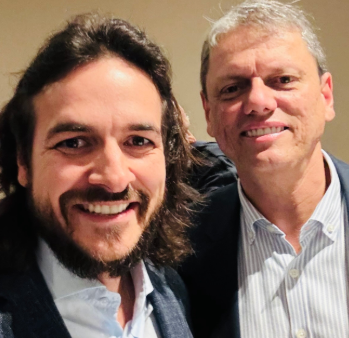 Pedro elogia Tarcísio e acena para bloco bolsonarista de olho em 2026