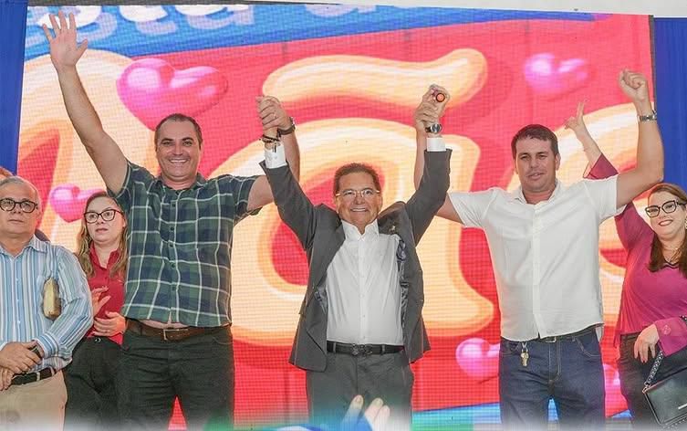 Prefeito e lideranças políticas de Gado Bravo declaram apoio a Adriano Galdino