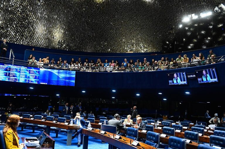 Sem consenso, CCJ do Senador adia votação de reserva de 20% das vagas no parlamento para mulheres