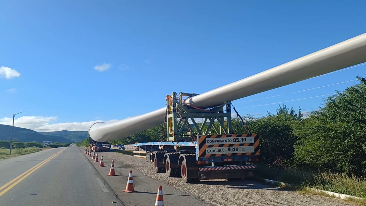 Trânsito na Serra de Santa Luzia é interditado para transporte de pás eólicas