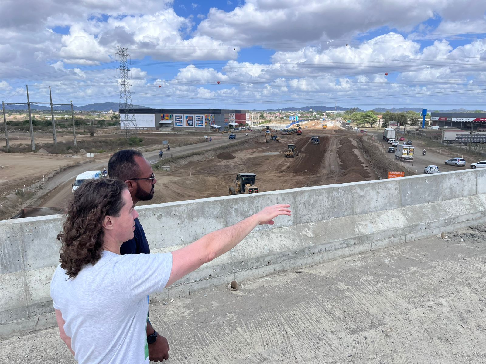 Viaduto da duplicação da BR-230 em Campina Grande pode ser liberado até o São João, anuncia Veneziano