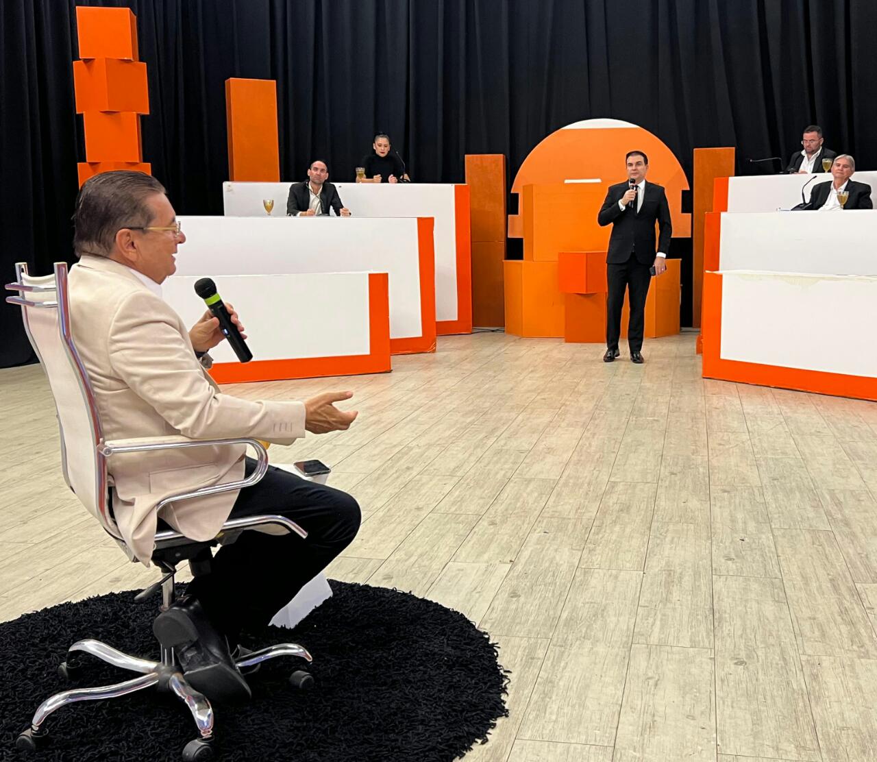 Adriano Galdino nega veto a Gervásio Maia, afaga Cícero Lucena e admite aliança com Veneziano: “Portas estão abertas”