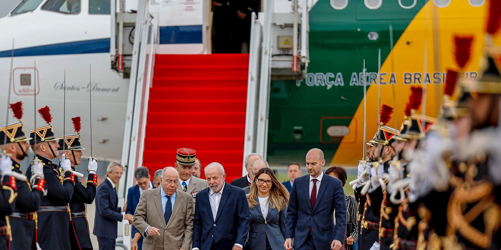 Lula chega em Paris para anúncio conjunto de nova declaração climática