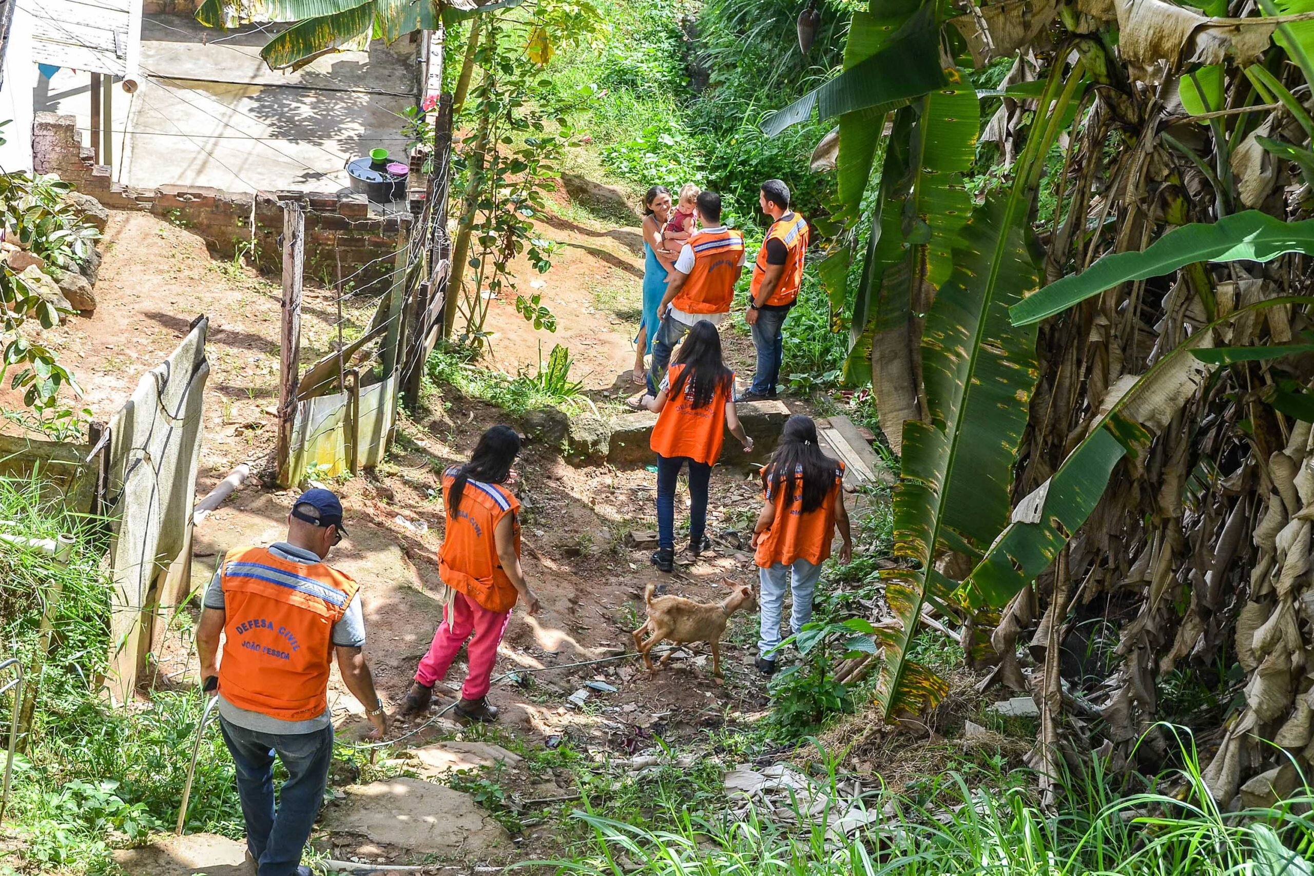 Após alerta do Inmet para chuvas intensas na Capital, Defesa Civil coloca equipes de prontidão