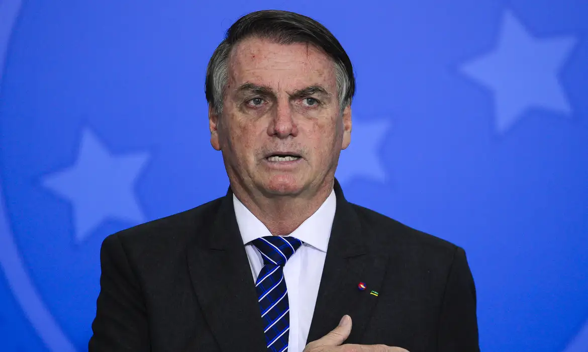 Exames de Bolsonaro indicam quadro de pneumonia viral, diz médico