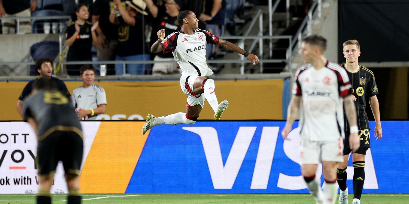 Flamengo fecha primeira fase do Mundial com empate com o Los Angeles