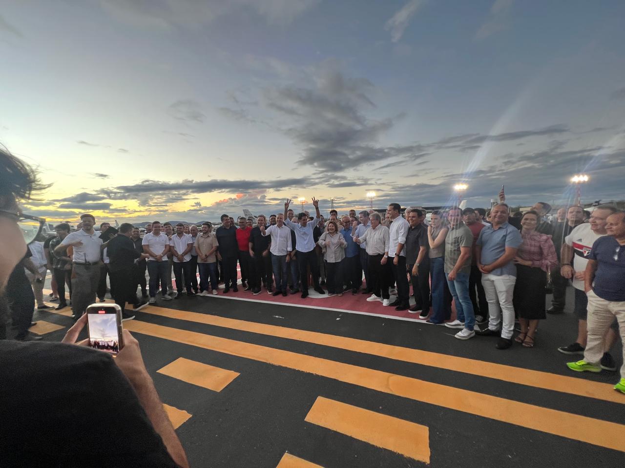João Azevêdo e Ministro Silvio Costa inauguraram nova pista do aeroporto de Patos