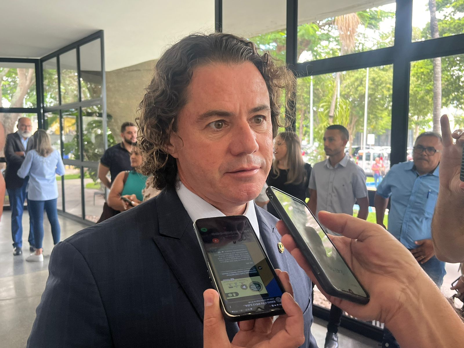 Veneziano afasta especulações sobre aliança com o bolsonarismo e reafirma aliança com Lula: “Meu palanque é o da democracia”