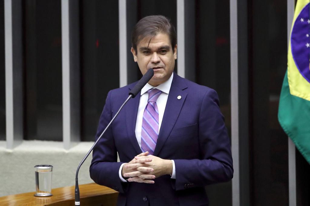 Mersinho Lucena critica aumento de impostos no plenário da Câmara Federal
