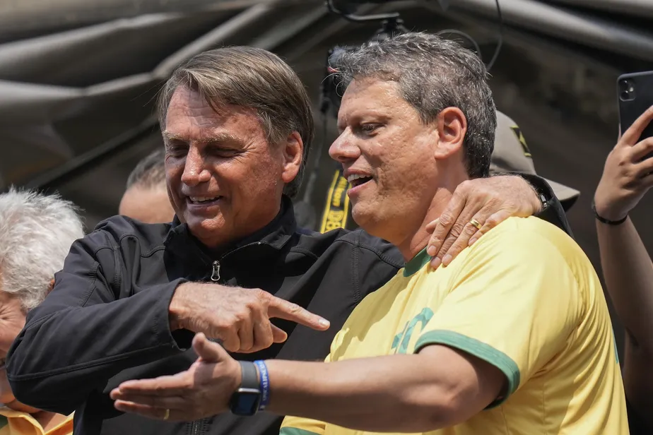 “Nem preciso ser presidente”, diz Bolsonaro em ato ao sinalizar apoio a Tarcísio para o Planalto em 2026
