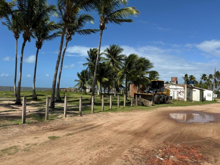 Operação retira cercas irregulares e promove recuperação de restingas em Pitimbu