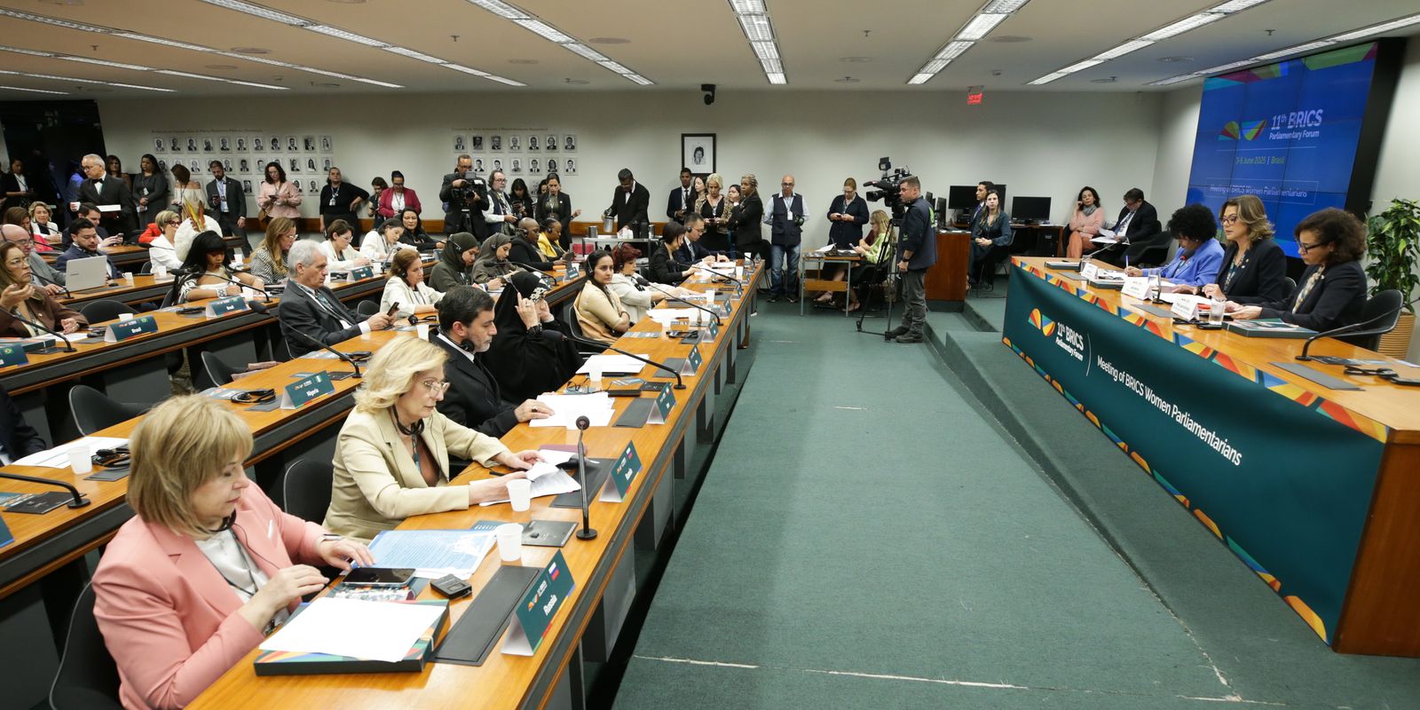 Parlamentares do Brics discutem multilateralismo, comércio e IA