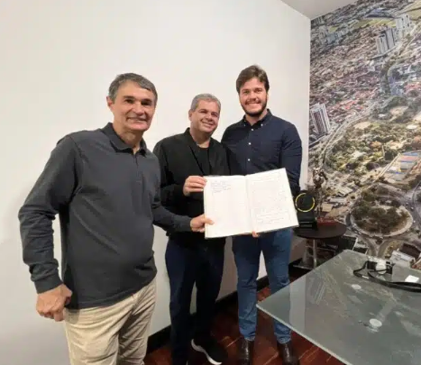 Pela 2ª vez: Bruno transmite cargo a Alcindor Villarim e embarca para missão oficial em Portugal