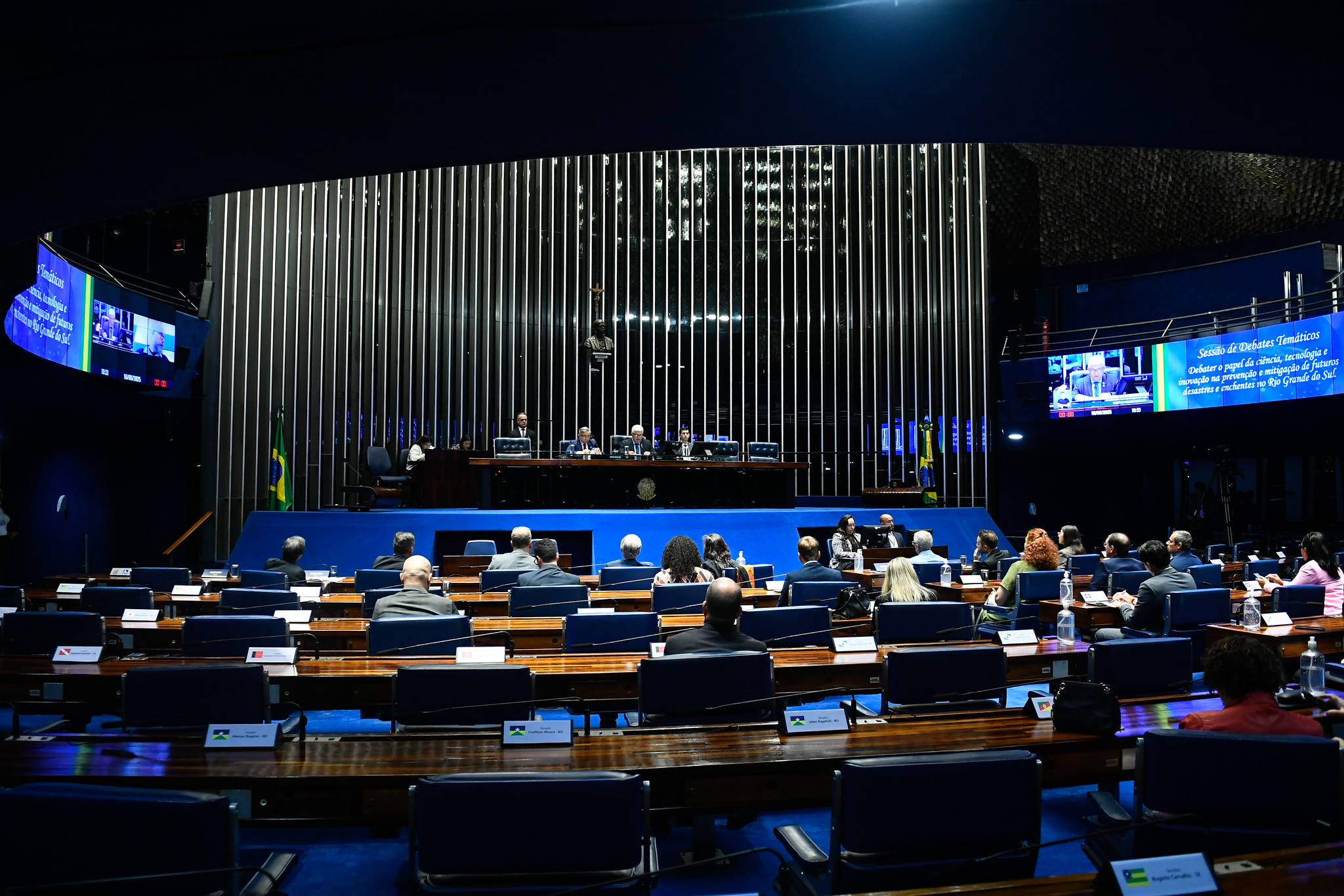 Senado aprova isenção de IR para quem ganha até dois salários-mínimos