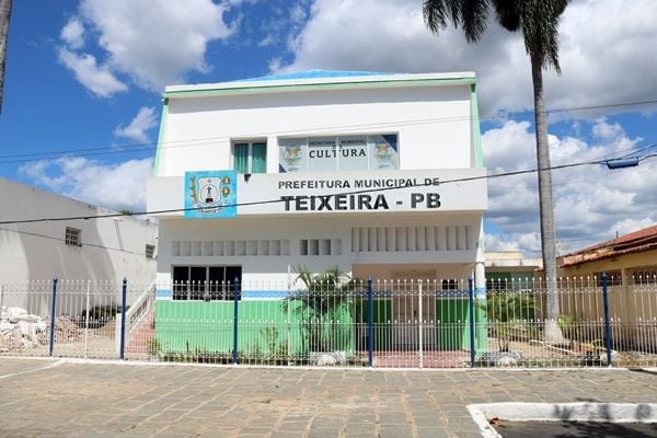 TCE-PB intima prefeito paraibano por suspeitas de irregularidades em contratos, combustíveis e contratações temporárias