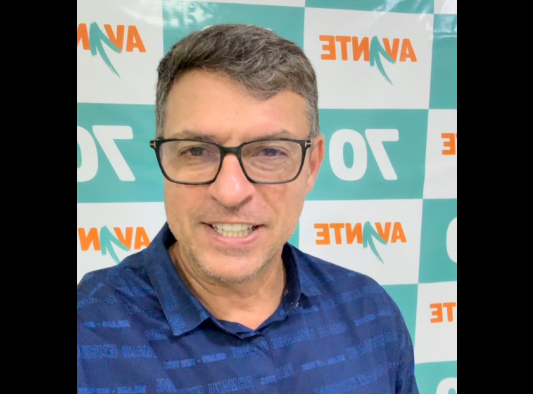 Vitor Hugo oferece comando do Avante para Cícero e antecipa: “Portas estão escancaradas’