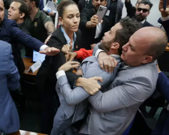 Após suspensão por ofensas a Nikolas, Janones é alvo de novos ataques de Cabo Gilberto: “Vagabundo”