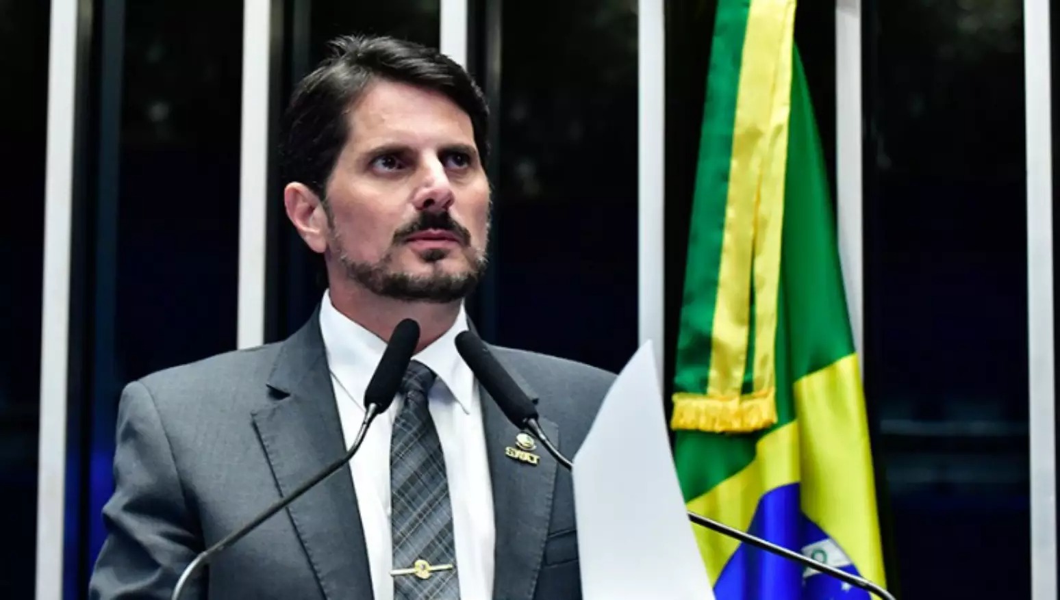 Bezerro esperto dribla o Supremo e aterrissa em Miami.