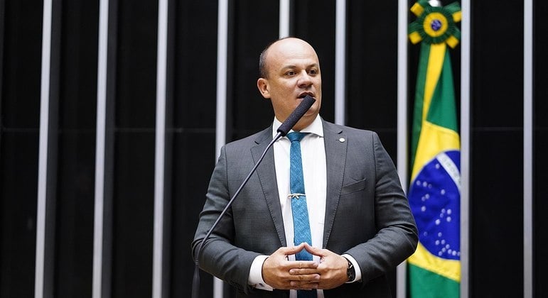 Cabo Gilberto diz que Hugo Motta e parlamentares que não se posicionarem em defesa de Bolsonaro serão lembrados como covardes