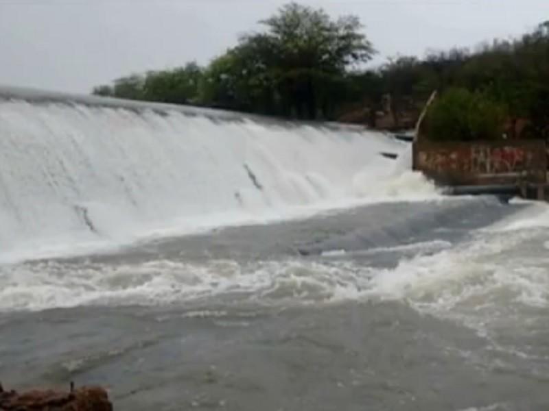 Chuvas intensas elevam nível dos açudes da Paraíba e dez reservatórios do estado sangram nesta quarta-feira