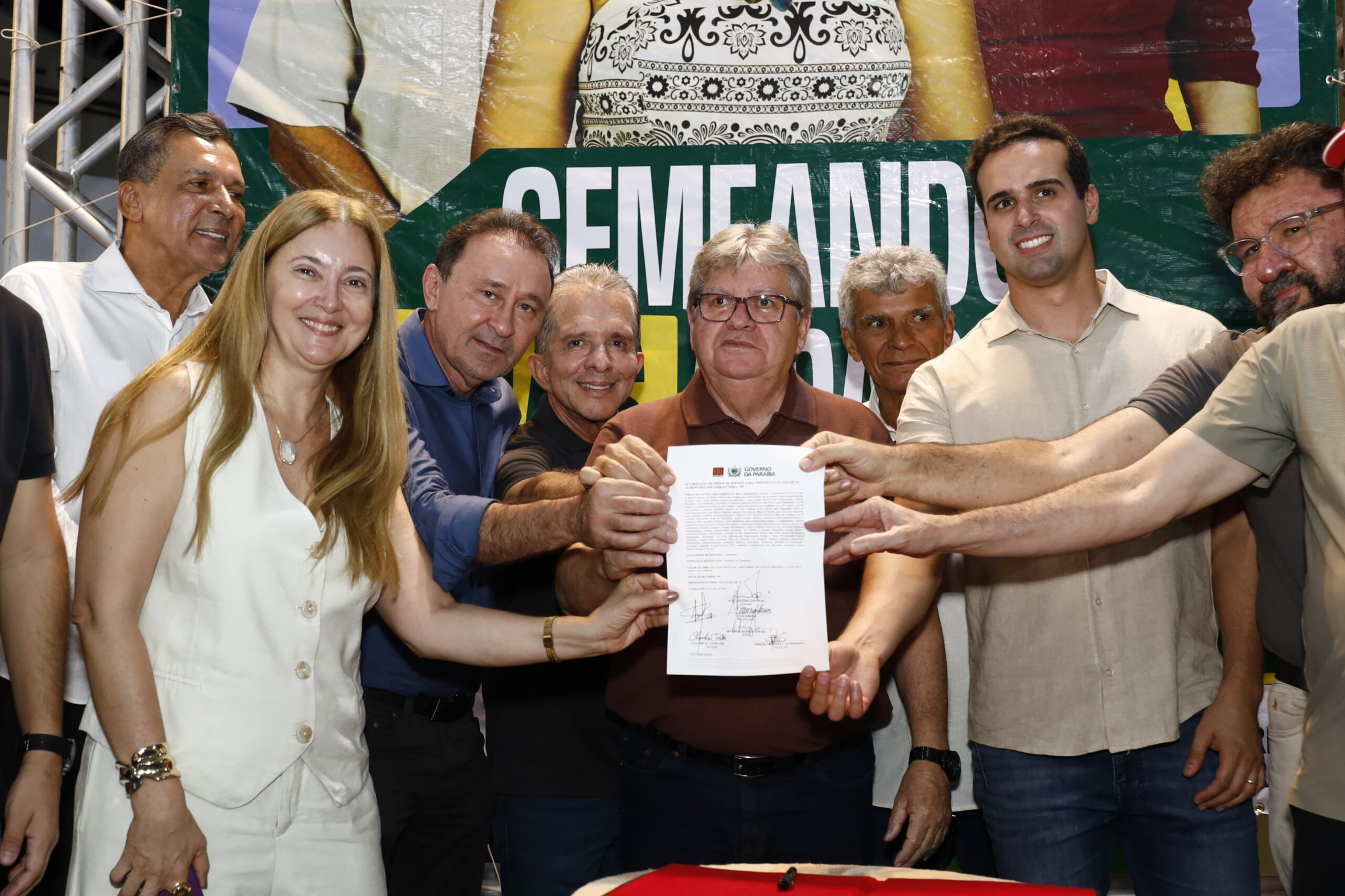 João Azevêdo assina ordem de serviço para construção da Cidade da Astronomia, em Carrapateira