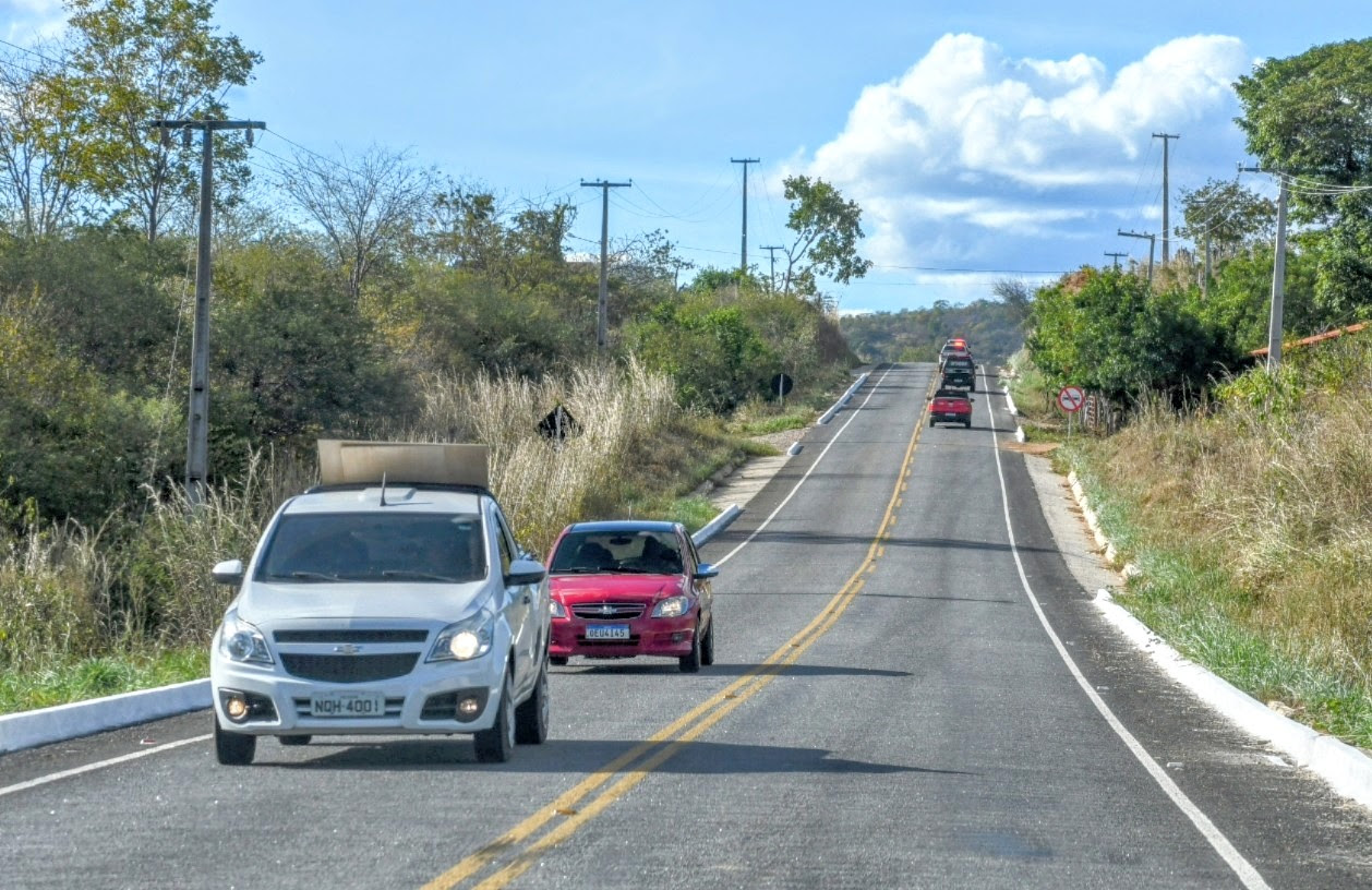 João Azevêdo entrega obras de infraestrutura rodoviária em Cajazeiras, Serra Grande e São José de Piranhas