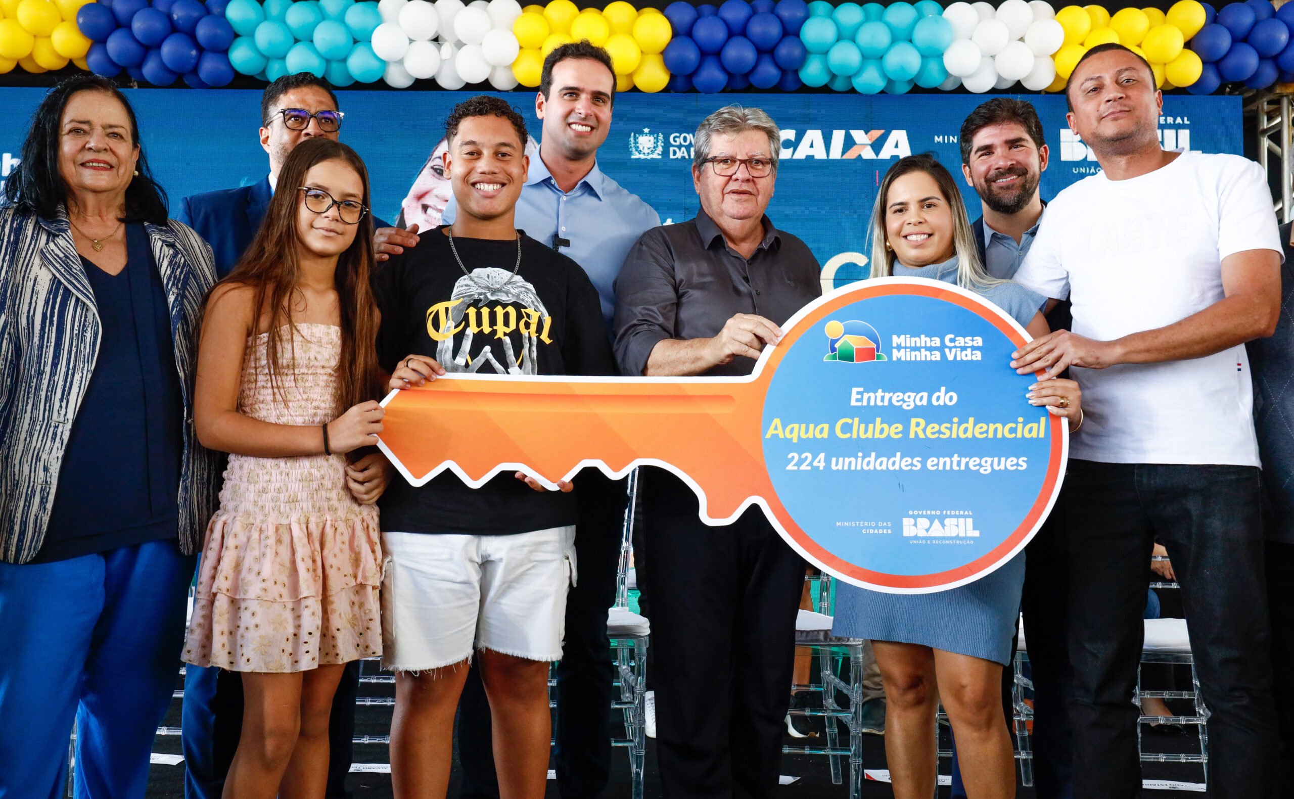 João Azevêdo entrega residencial com 224 apartamentos em Campina Grande