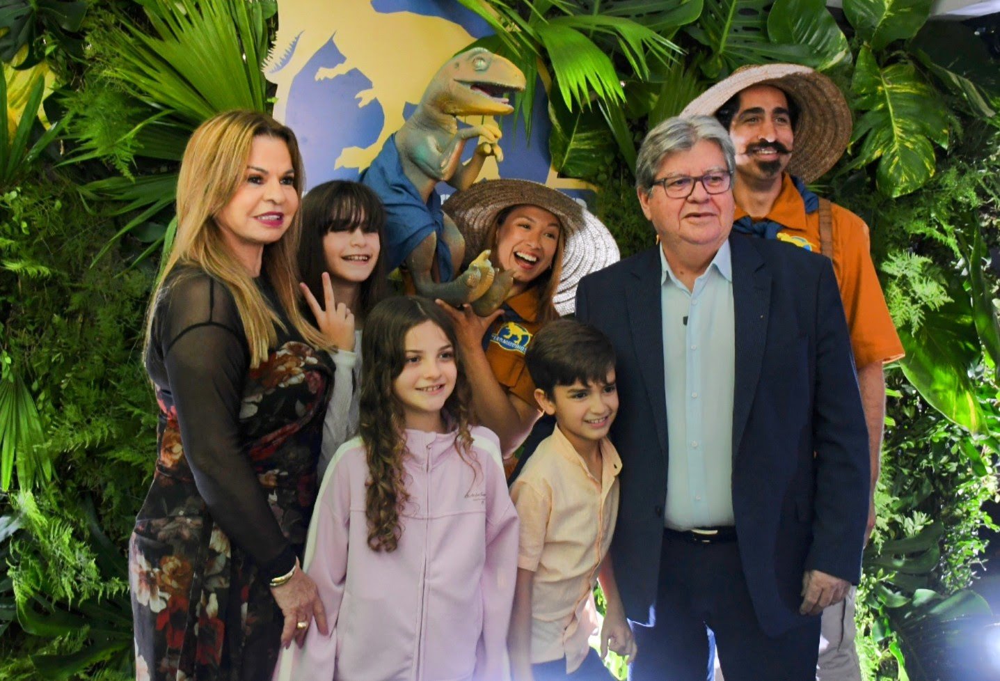 João Azevêdo formaliza instalação de Parque Temático Terra dos Dinos no Polo Turístico Cabo Branco