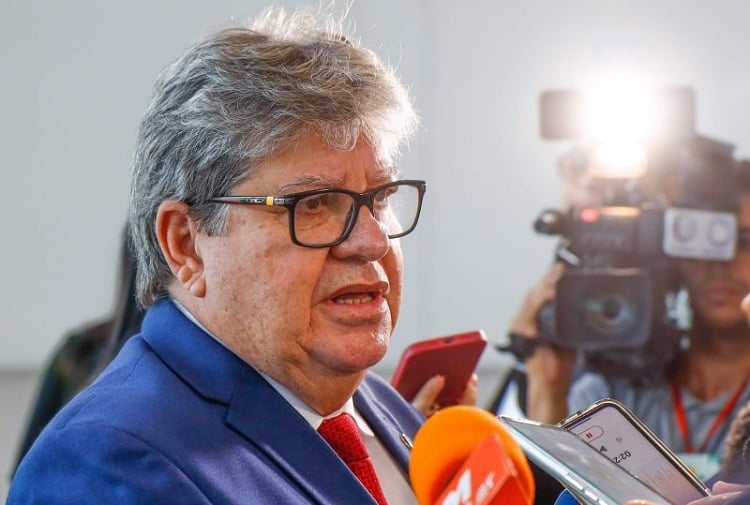 João Azevêdo minimiza clima tenso entre Galdino e Gervásio e reforça foco no povo