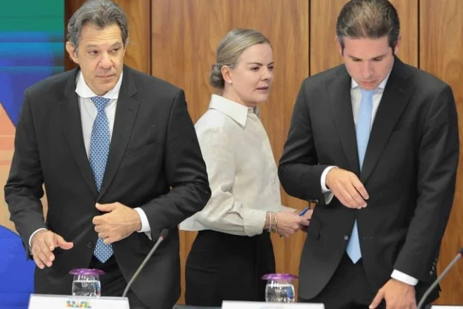 Motta, Haddad e Gleisi: queda de braço sobre o IOF entre o Planalto e o Congresso perto de uma solução; entenda