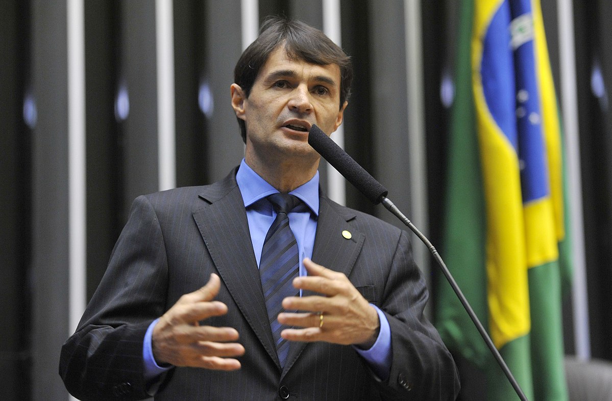 Romero Rodrigues considera precipitado o lançamento da pré-candidatura de Efraim Filho ao Governo da Paraíba